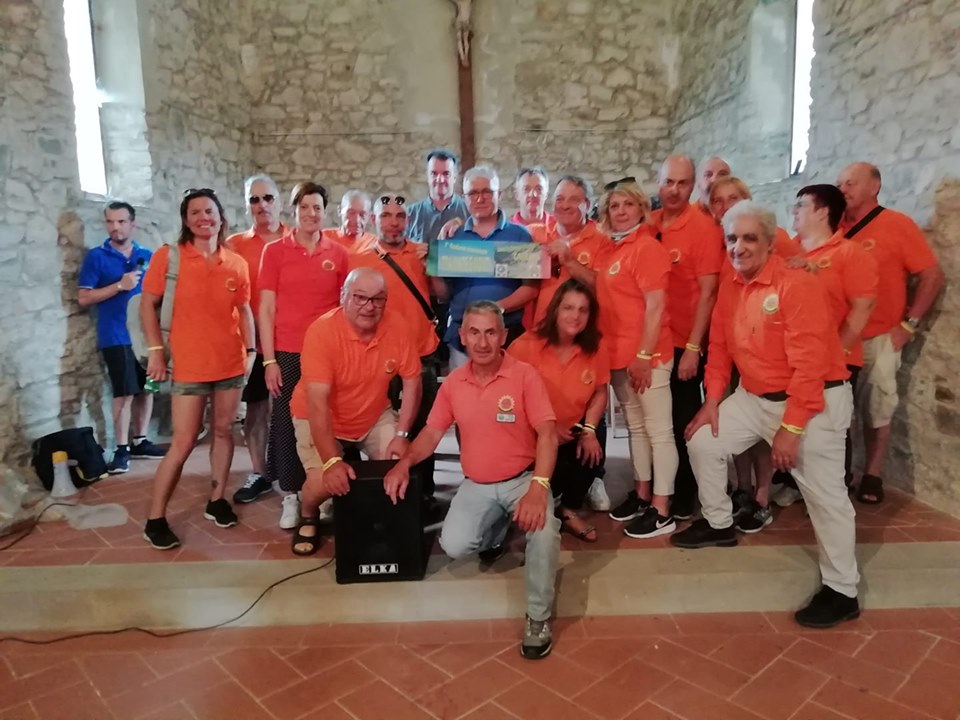 Cena offerta agli anziani: sindaco e volontari mobilitati