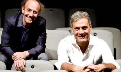 Il duo comico Ale & Franz in scena nei panni di Romeo e Giulietta