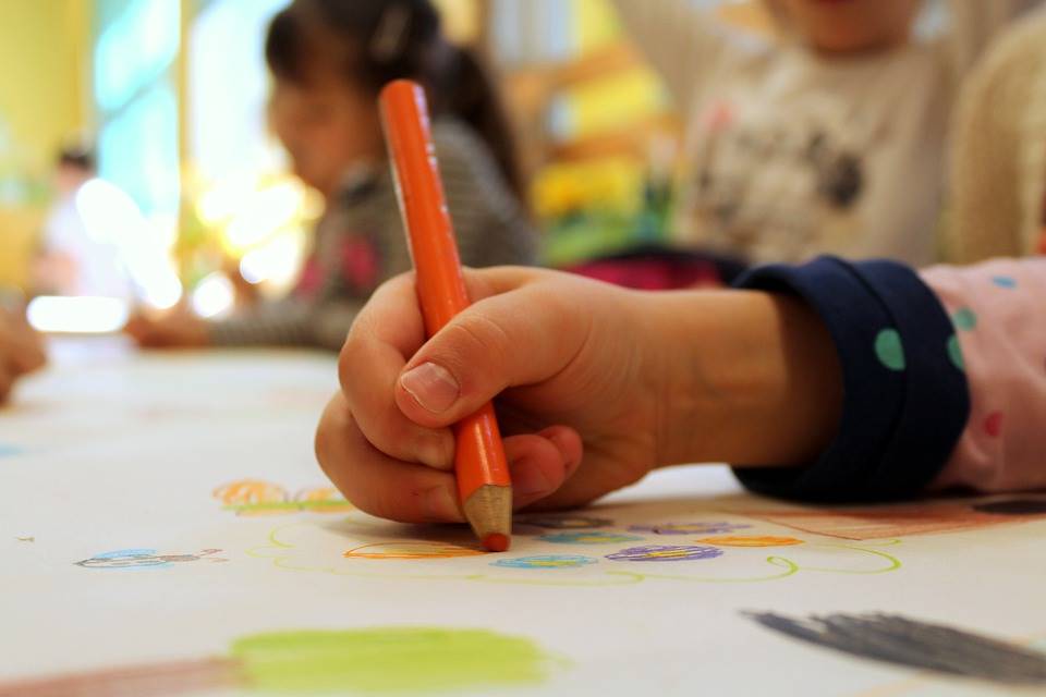 Nido di Lora verso l’esternalizzazione del servizio. I sindacati: “Servizio indispensabile per la cittadinanza”