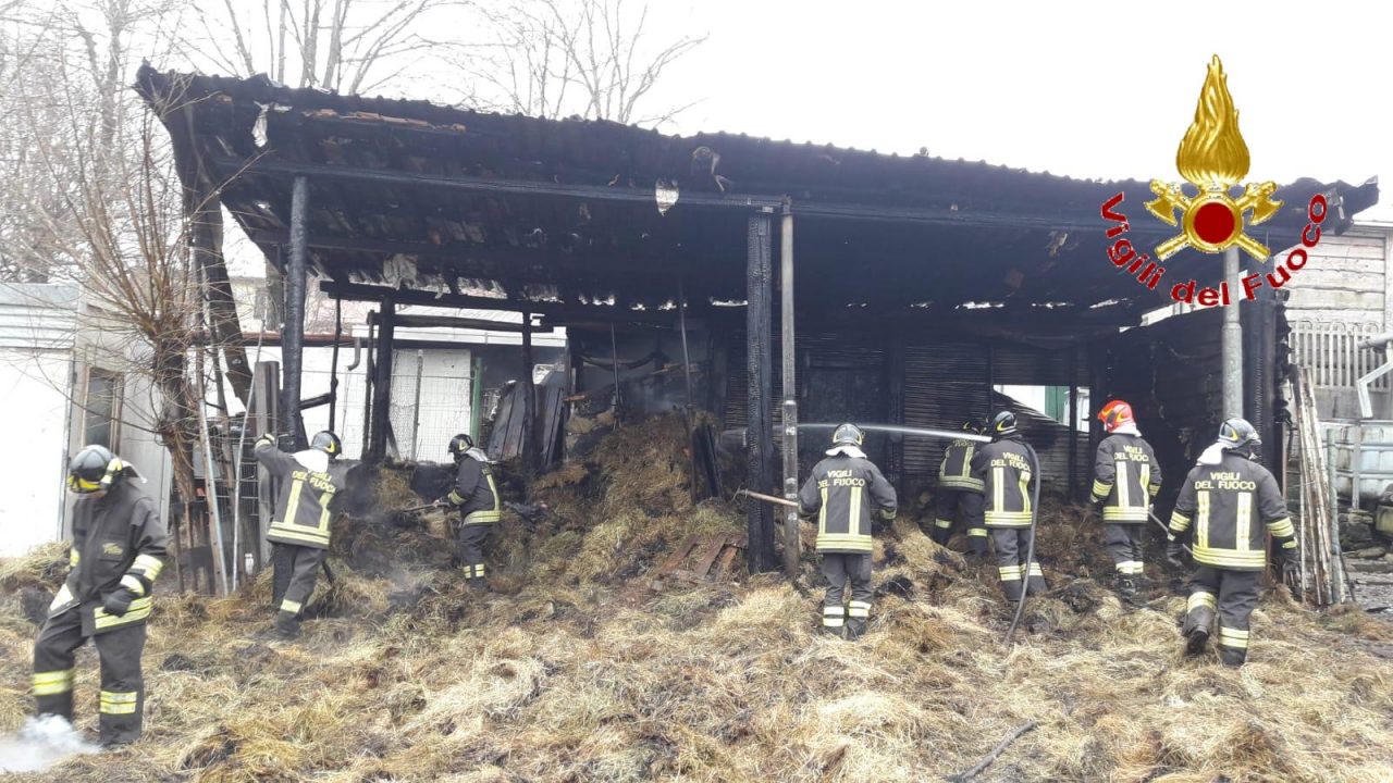 Incendio in un fienile a Faloppio