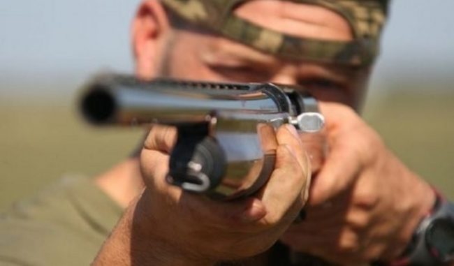 Agricoltore assolda tre cacciatori: lo scambiano per la volpe e lo uccidono
