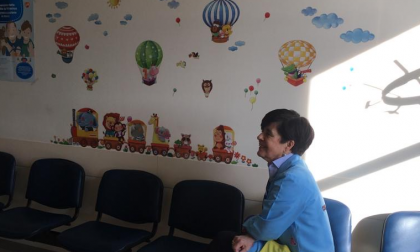 Abio porta il colore e l'allegria al Centro Vaccinale di via Napoleona