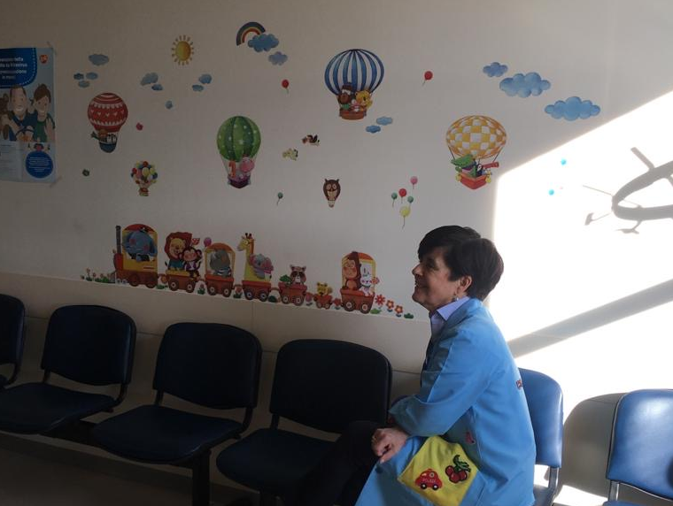 Abio porta il colore e l’allegria al Centro Vaccinale di via Napoleona