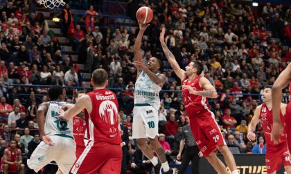 Pallacanestro Cantù spaziale: il derby è biancoblù