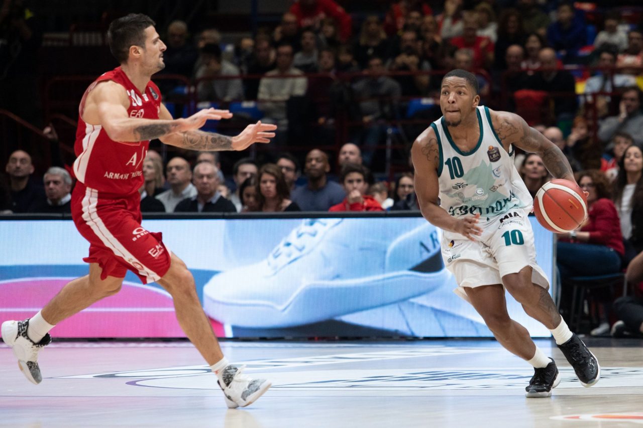 Il tiro da sogno di Wes Clark ispira un contest per l’intervallo di Pallacanestro Cantù – Brindisi