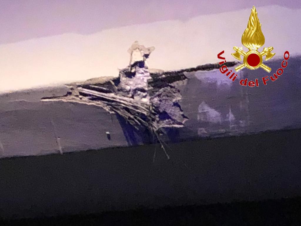 Cadono calcinacci dal ponte a Buccinigo: provinciale a una sola corsia FOTO