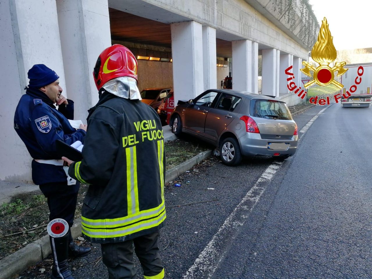 Incidente a Tavernola: finisce contro il muro della rampa dell’autostrada