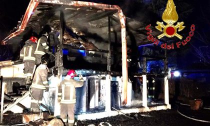 Incendio a Guanzate arrestato l'ex marito della proprietaria dello chalet