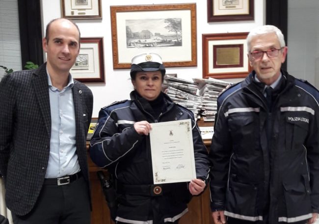 Elogio alla vigilessa fuori servizio che aveva fermato un pirata della strada