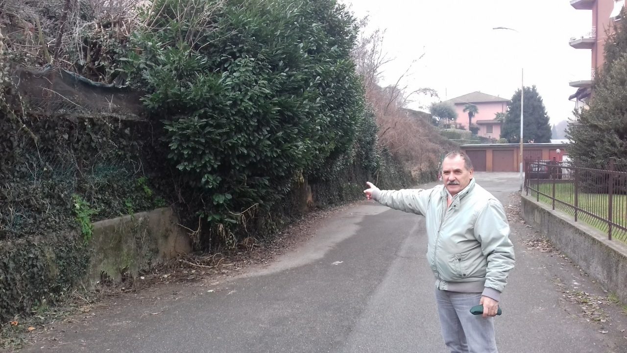 A Cantù la protesta dei residenti di via Isonzo: “Dimenticati dall’Amministrazione”