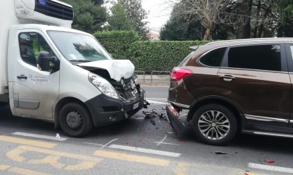 Maxitamponamento a catena, quattro auto coinvolte