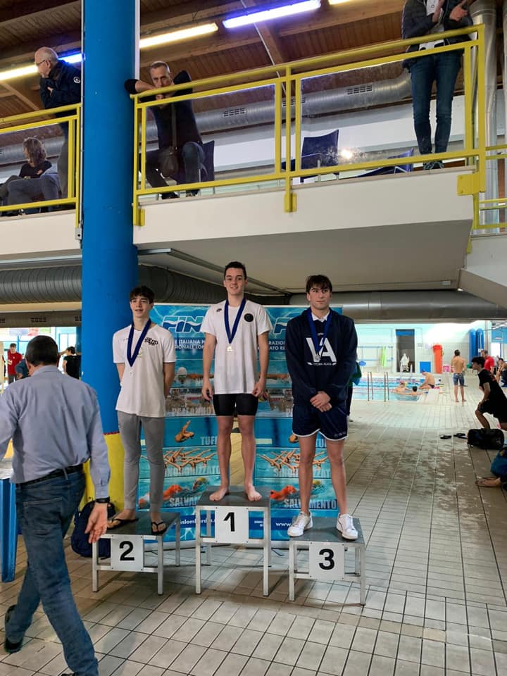 Como Nuoto due ori e un bronzo per i lariani