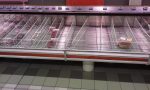 Psicosi Coronavirus vuoti gli scaffali del supermercato  FOTO