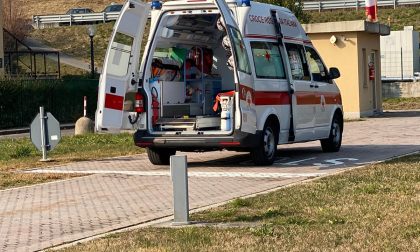 Scivola da una riva grave 44enne
