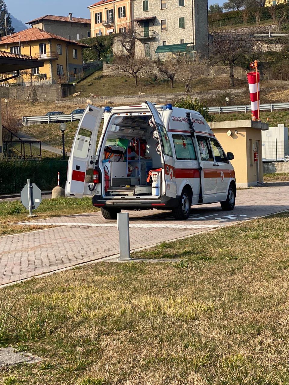 Scivola da una riva grave 44enne