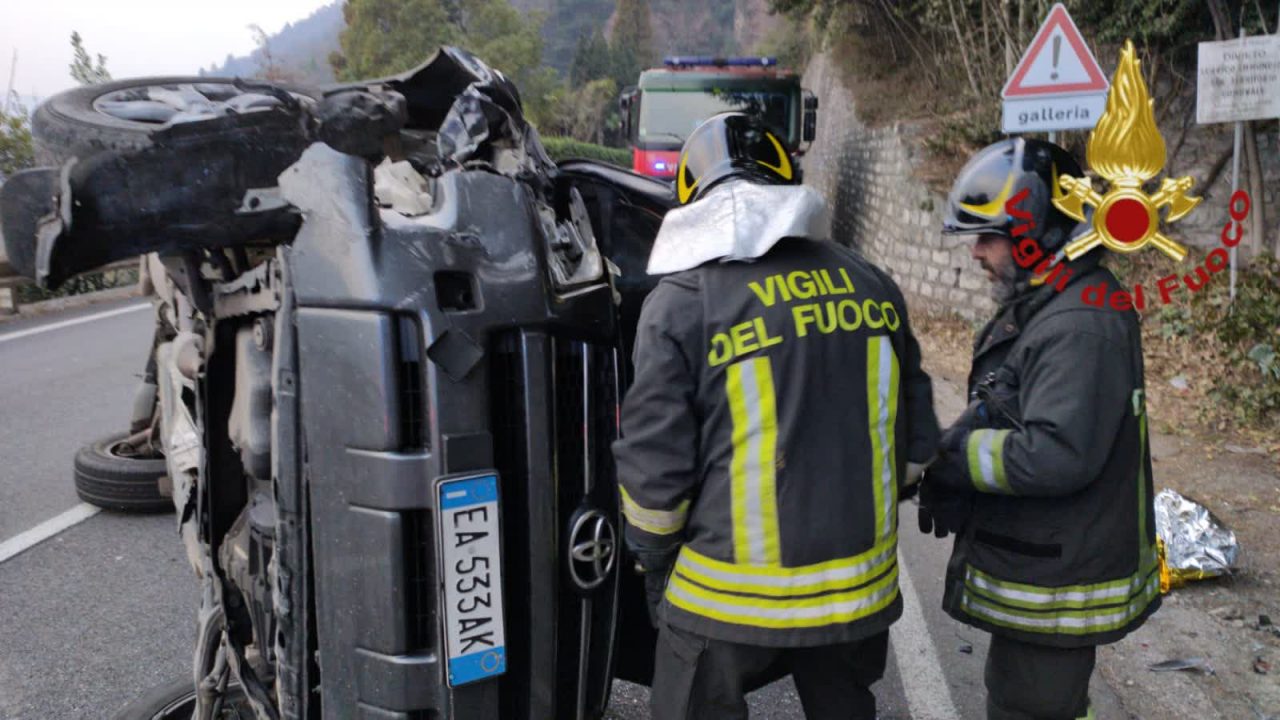 Incidente Moltrasio: si ribalta con l’auto, un ferito FOTO