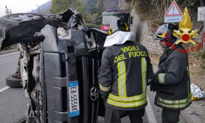 Incidente Moltrasio: si ribalta con l'auto, un ferito FOTO