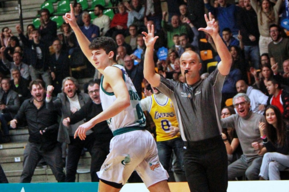 Pallacanestro Cantù: la domenica favolosa di Gabriele Procida