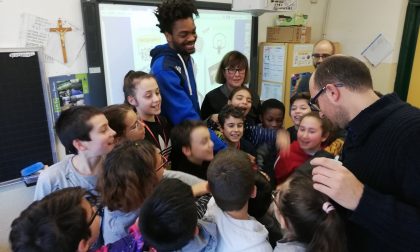Cameron Young intervistato dai piccoli giornalisti novedratesi