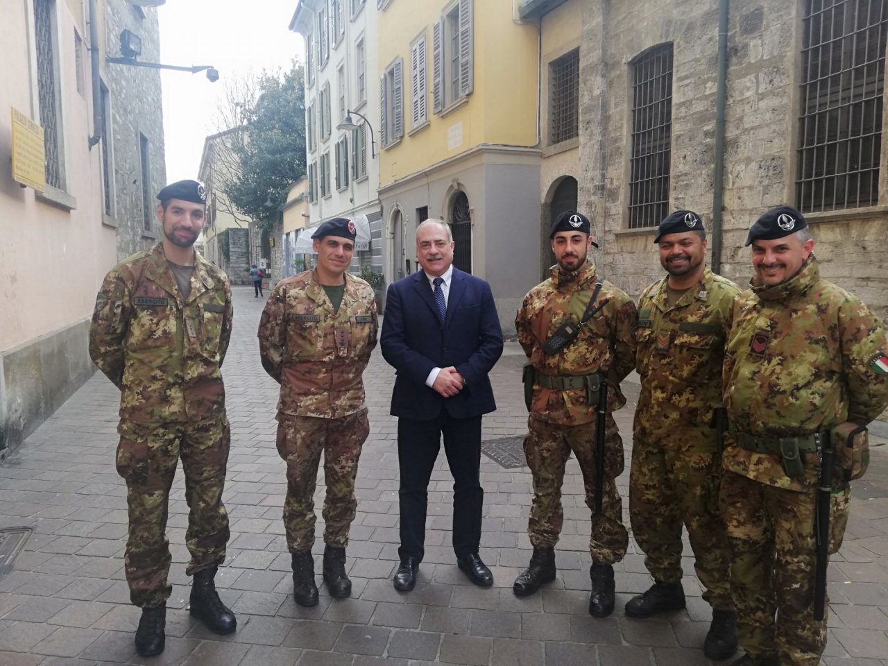 Strade Sicure, i militari restano a Como: visita del comandante in città FOTO