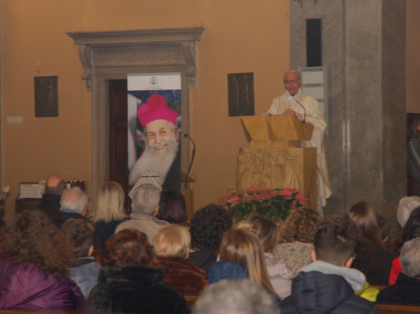 Monsignor Cresseri durante l'omelia