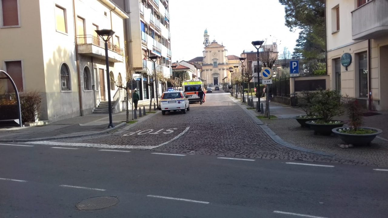 Paura per un 90enne: cade a terra ad Arosio