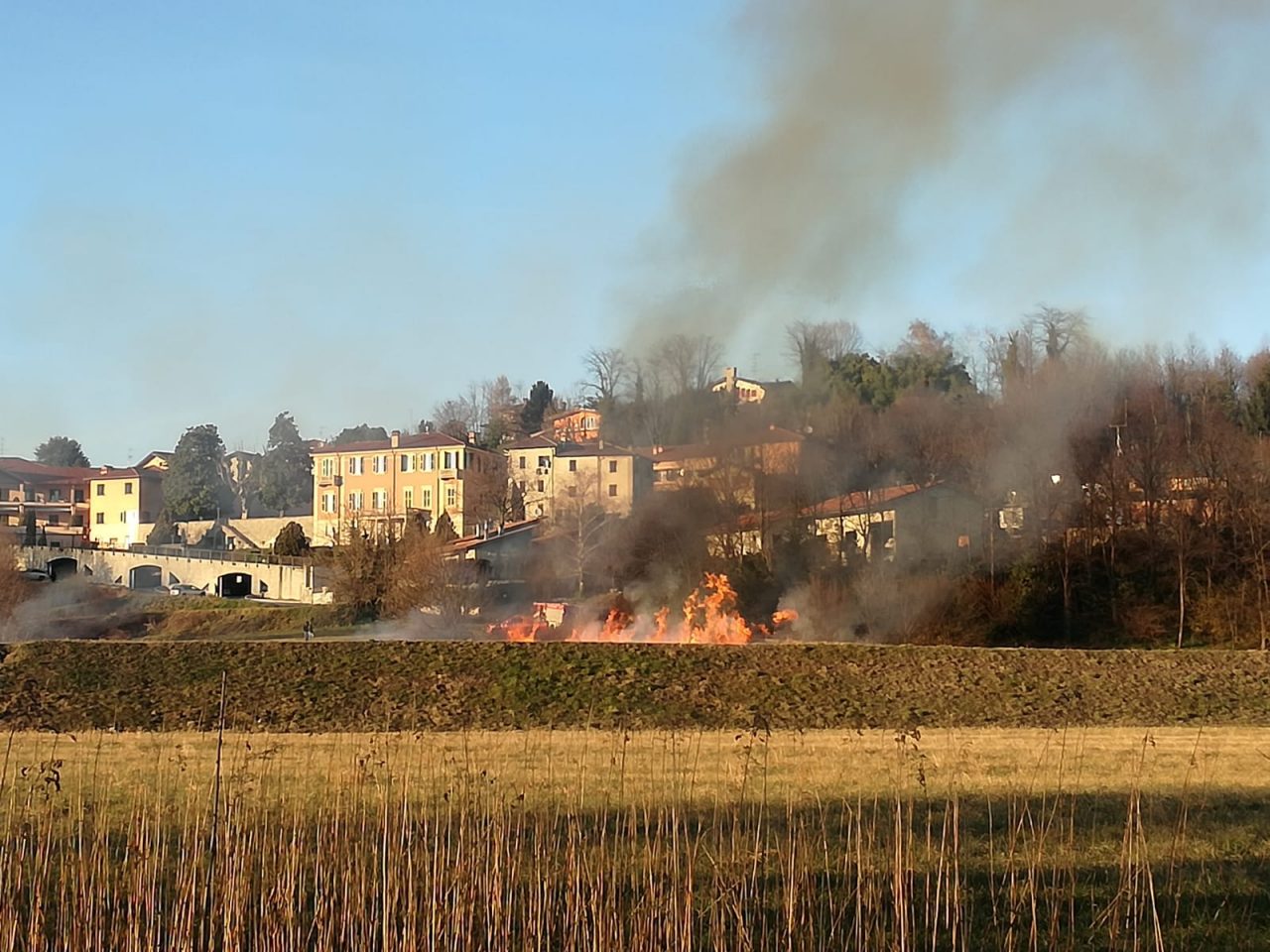 Incendio a Grandate si indaga sull’accaduto