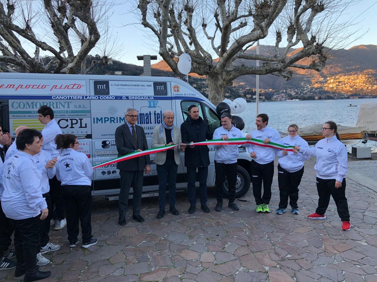 Canottieri Lario, presentato il nuovo pulmino per la squadra Para-rowing