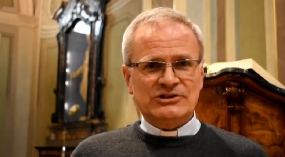 Il Coronavirus non ferma i fedeli: a Figino e dintorni si prega in diretta Facebook VIDEO