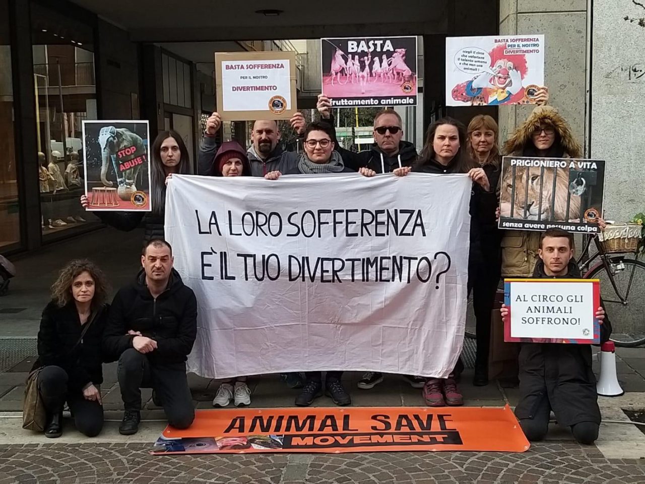 Animal save Como a Saronno: “No al circo con gli animali”