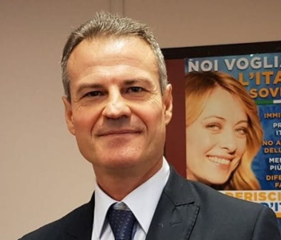 Senzatetto, stoccata De Santis: “Regolari o irregolari, nessuno deve più stazionare sotto i portici”