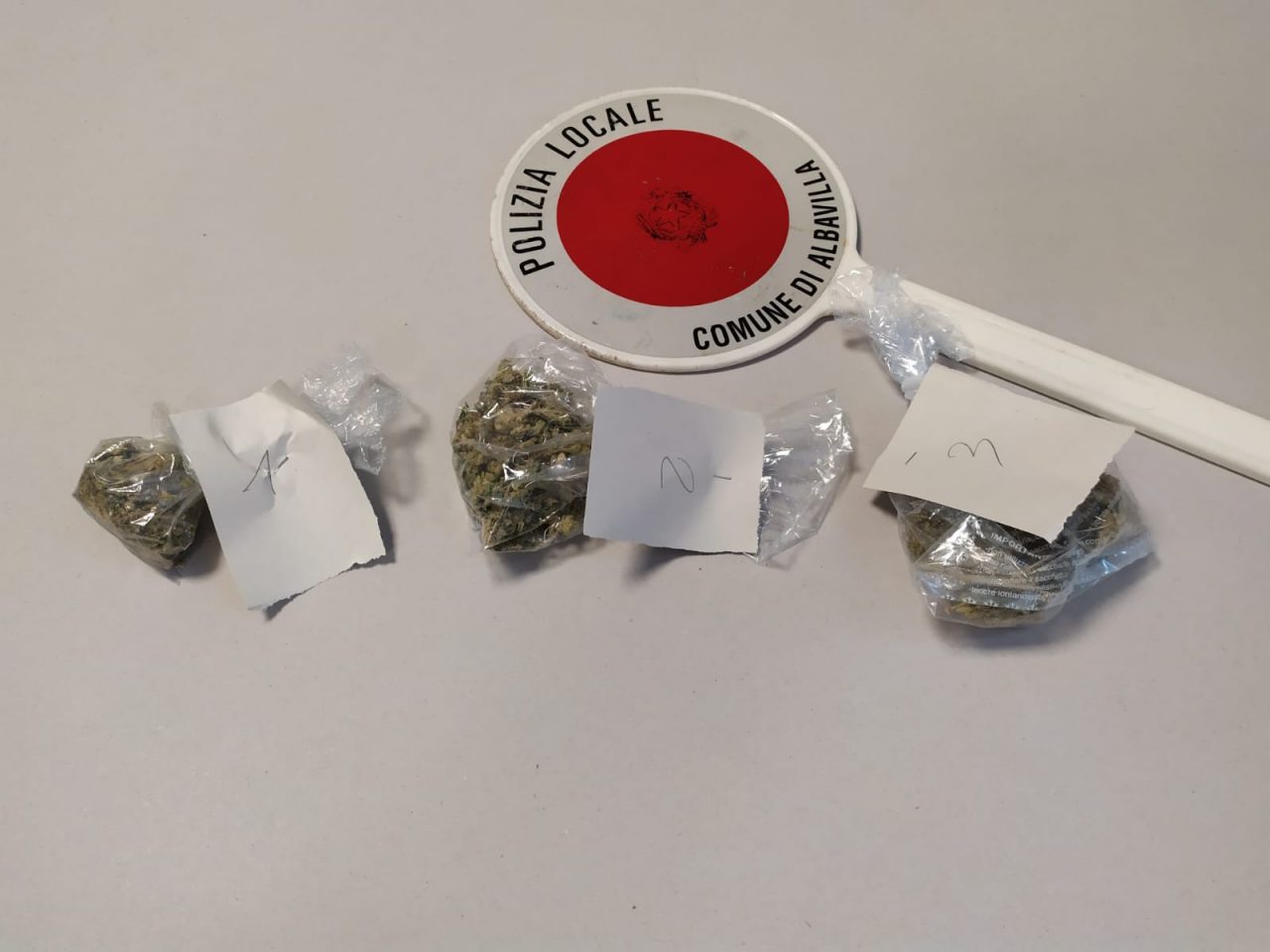 Viaggiava con marijuana in auto a Tavernerio, denunciato per spaccio