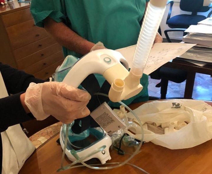 Le maschere da snorkeling respiratori d’emergenza: un’azienda comasca stampa le valvole per trasformarle