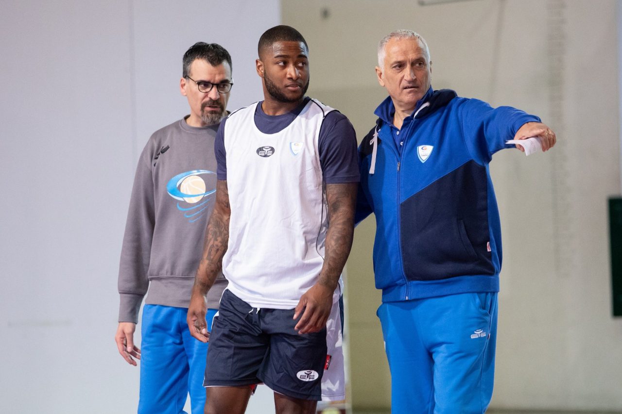 Asta benefica online, tra gli ospiti di Fondazione Comasca anche coach Pancotto