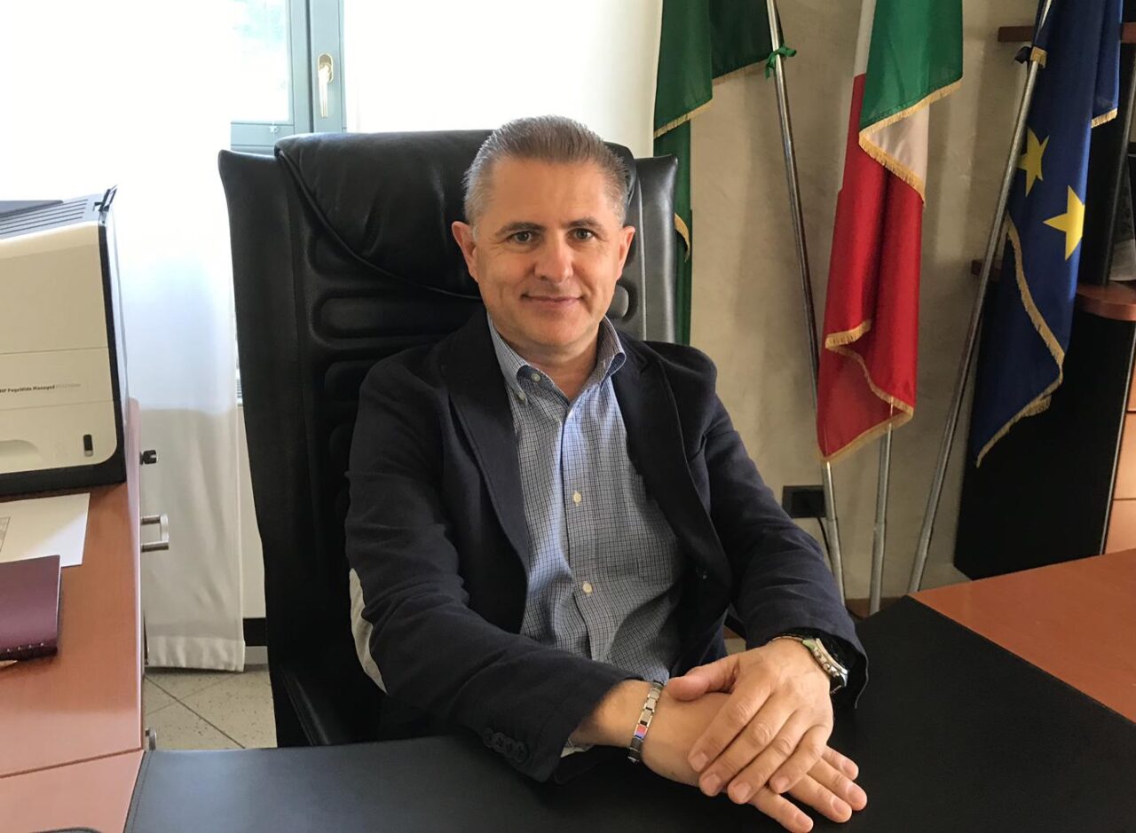 Facchinetti e l’odore di zolfo e latrina a Mariano. Il sindaco: “Stiamo monitorando, presto i risultati”