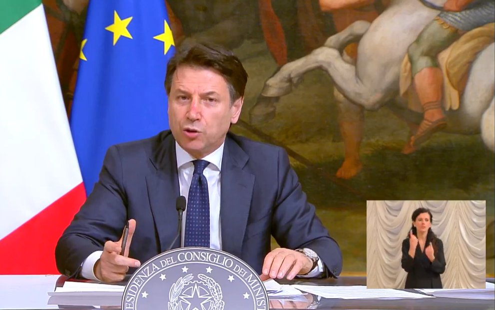 Il premier Conte annuncia multe più severe per i “furbetti”