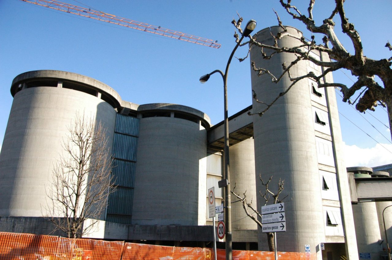 Precipita per diversi metri all’interno della Holcim: 55enne elitrasportato a Monza