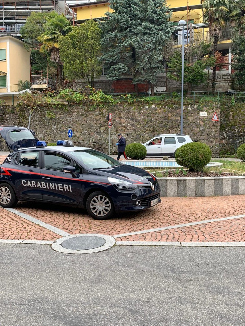 Persecuzioni, minacce, furto e possesso d’armi: arrestato 51enne di Campione d’Italia