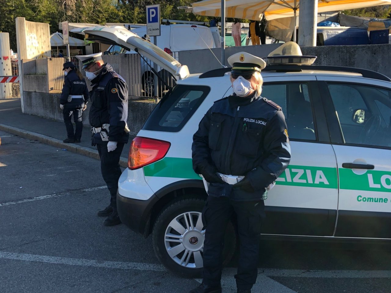 Coronavirus, mercato aperto a Olgiate Comasco: la Lega contesta