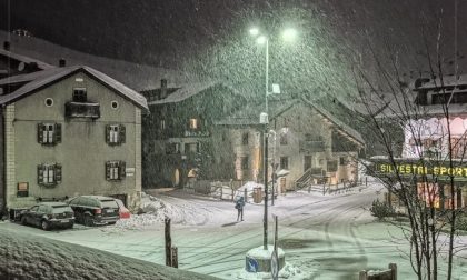 Valtellina imbiancata con tanta neve fresca