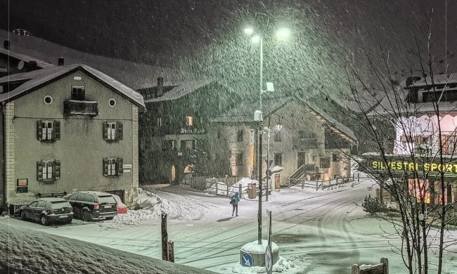 Valtellina imbiancata con tanta neve fresca