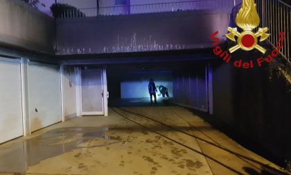 Auto in fiamme nel box: è successo a Lipomo FOTO
