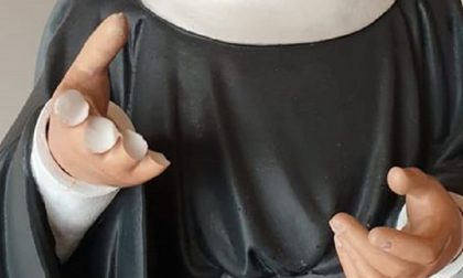 Dita mozzate alla statua di Santa Rita: l'indignazione di Ponte Chiasso