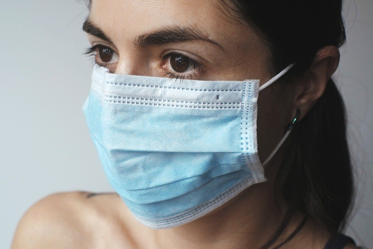 Mascherine obbligatorie nelle strutture sanitarie sino al 30 aprile