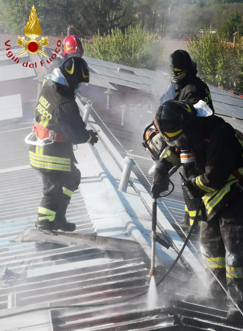 Incendio a Lurate: prendono fuoco i pannelli fotovoltaici FOTO - Prima Como