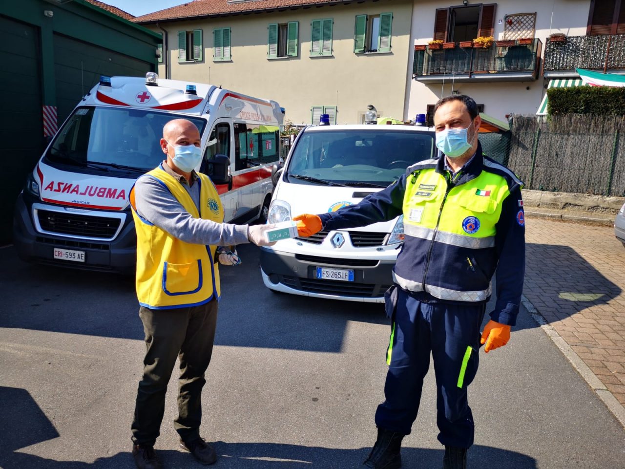 Il Lions Club di Olgiate dona 1.500 mascherine alla Croce rossa