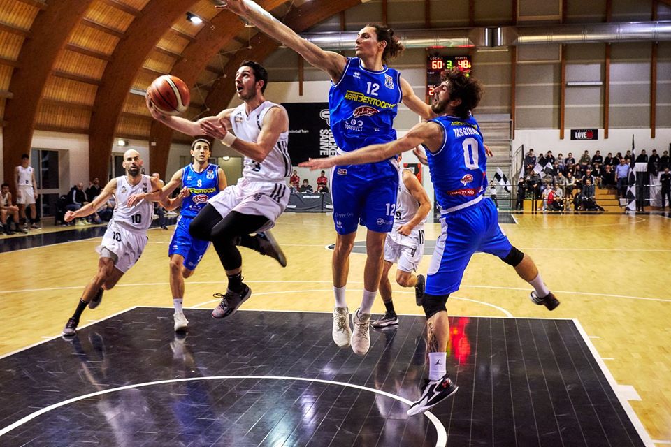 Pallacanestro Erba con Giacomo Bloise&C. un allenamento al giorno… in rete