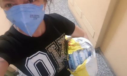 Il salone è chiuso ma Samantha non molla: telefona alle sue clienti e cerca guanti e mascherine per l'ospedale