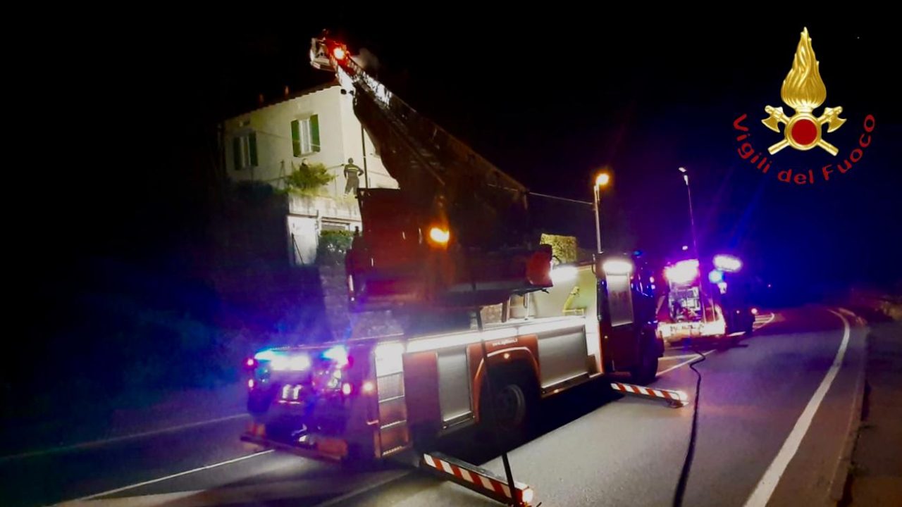 Incendio canna fumaria a Como SIRENE DI NOTTE
