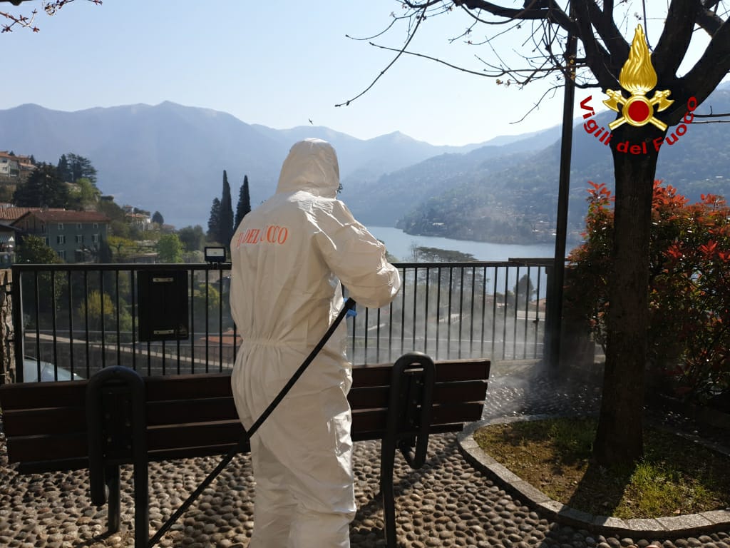 Covid-19, a Moltrasio la sanificazione grazie ai Vigili del Fuoco FOTO
